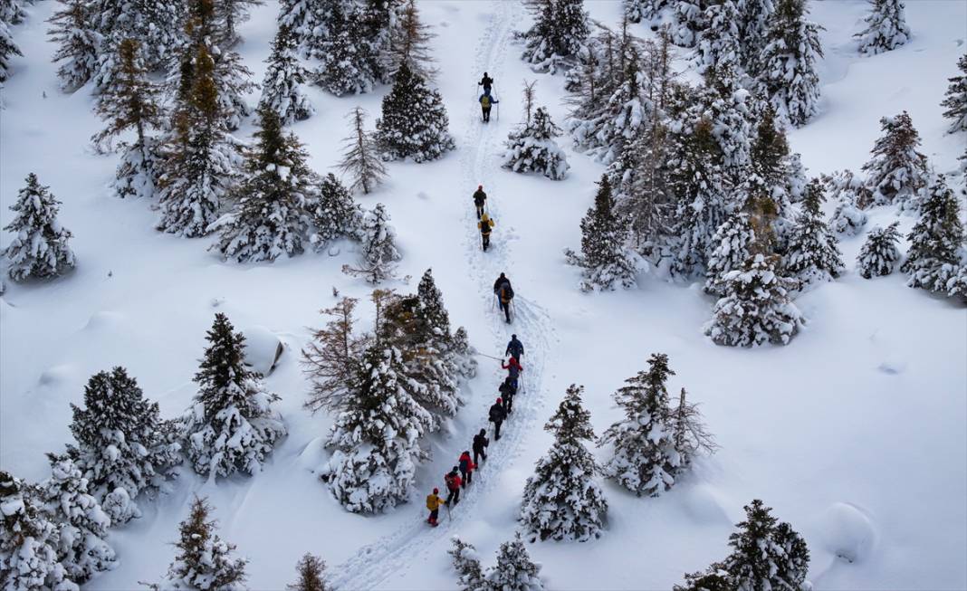 ADANAPOST FOTO GALERİ - Doğa sporcuları Aladağlar'ın karla kaplı eteklerinde sınırlarını zorluyor 8